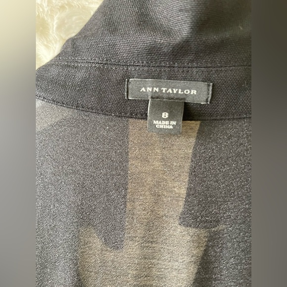 ANN TAYLOR a button down top. Point collar black dress. Size (8). - Picture 8 of 15